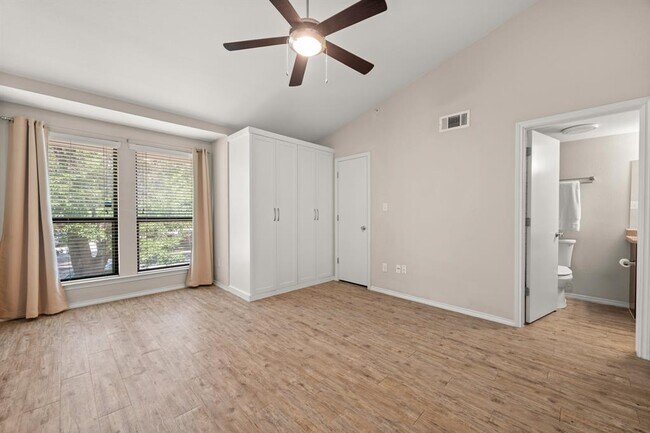 Building Photo - 3839 Dry Creek Dr