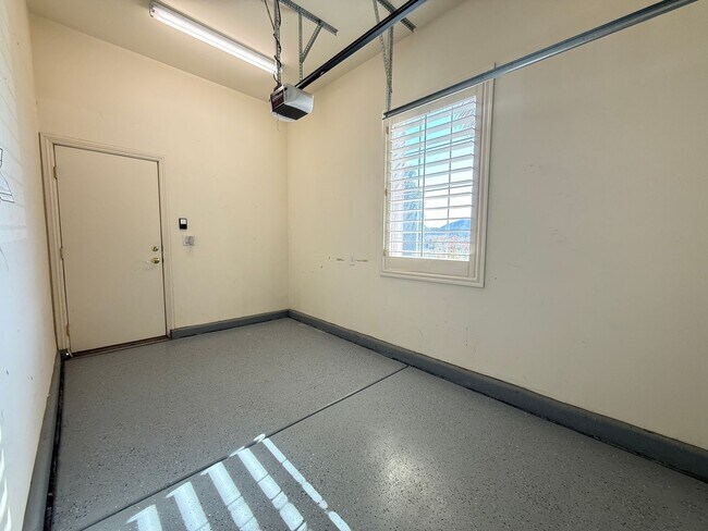 Building Photo - 10284 Sofferto Ave