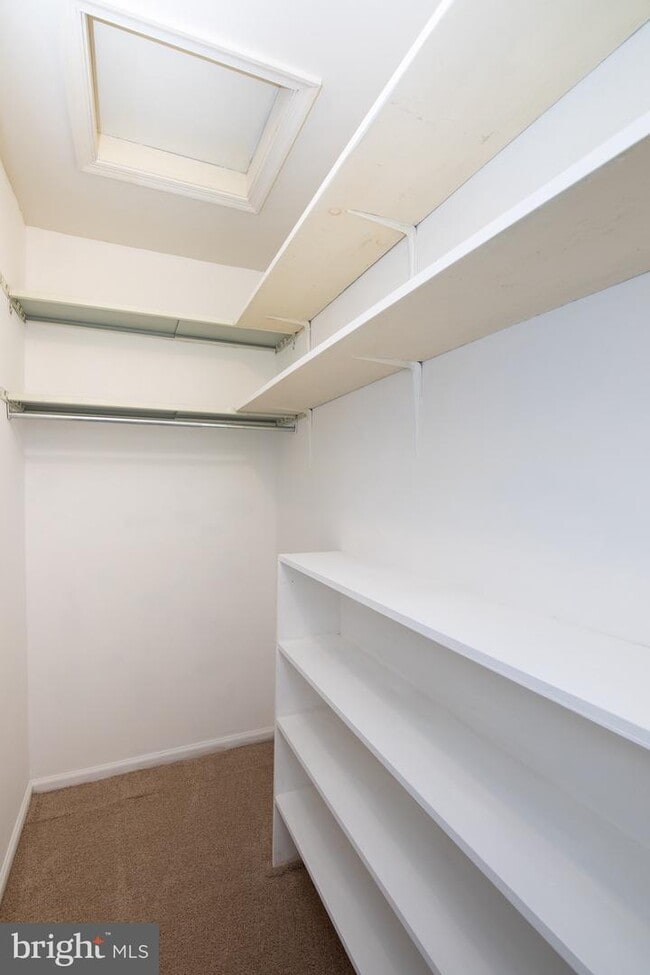 Building Photo - 322 Kings Croft Dr