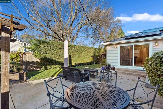 Building Photo - 10 Jolie Ln