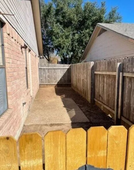 Building Photo - 2518 Cypress Dr