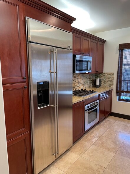 Building Photo - 1215 Armacost Ave