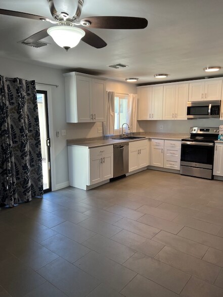 Dining Room Entry Ceiling Fan/Light, Curtains, New Keyed Lock Patio Door, Freshly Painted - 4444 E Belleview St