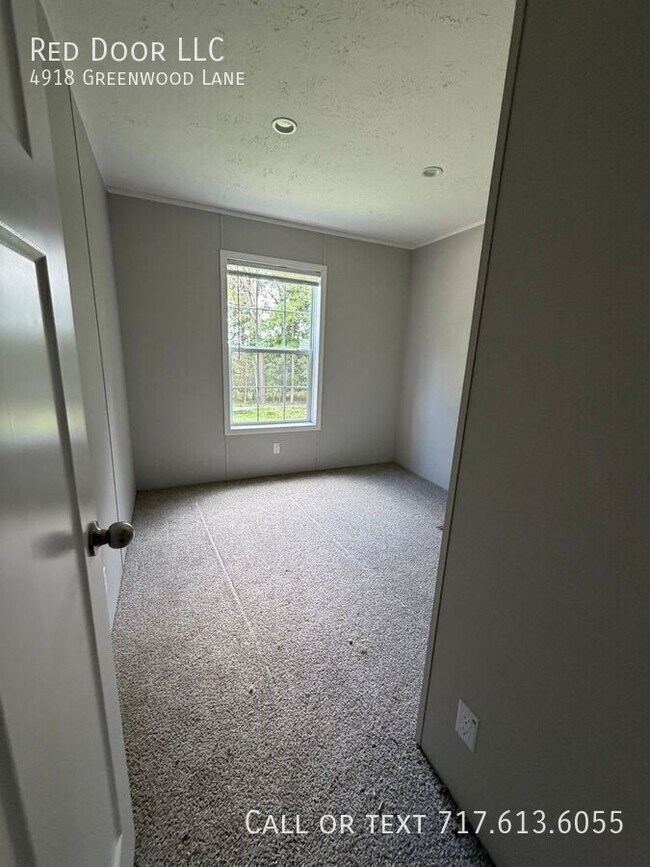 Building Photo - 4918 Greenwood Ln