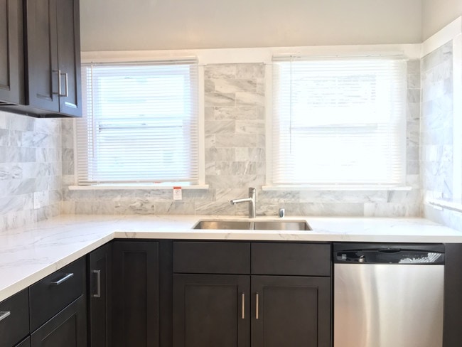Kenmore dishwasher - 1428 E Florida St