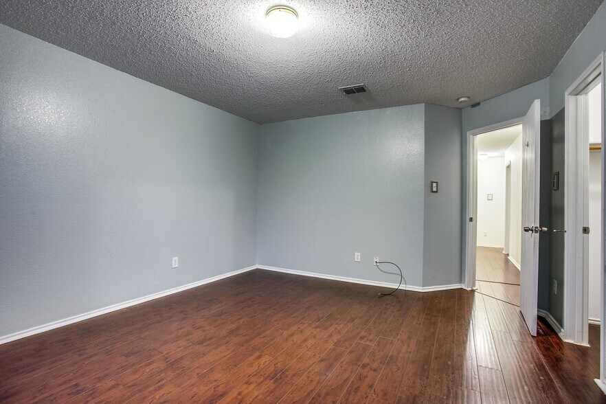 Building Photo - 3820 Bandera Ranch Rd