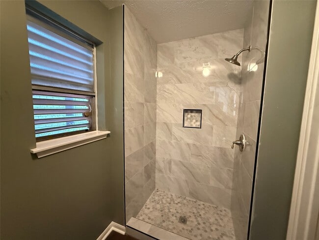 Building Photo - 16002 Havenhurst Dr