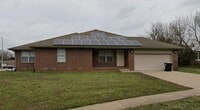 Building Photo - 2 Bed 2 Bath Duplex Available 06/10/2026