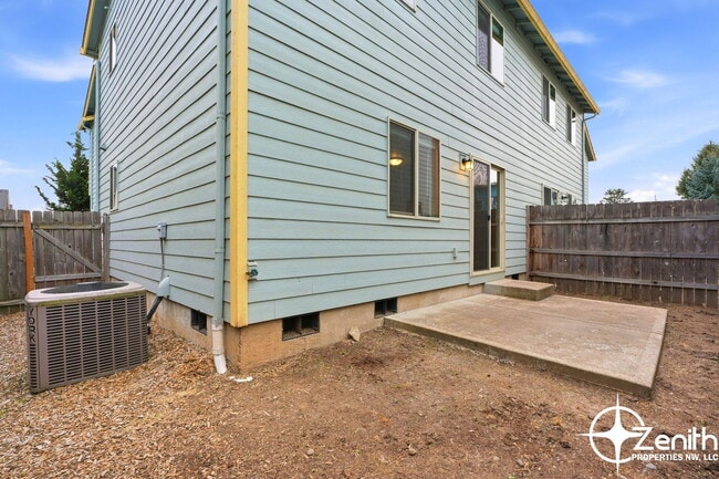 Building Photo - 5618 NE 74th Ct