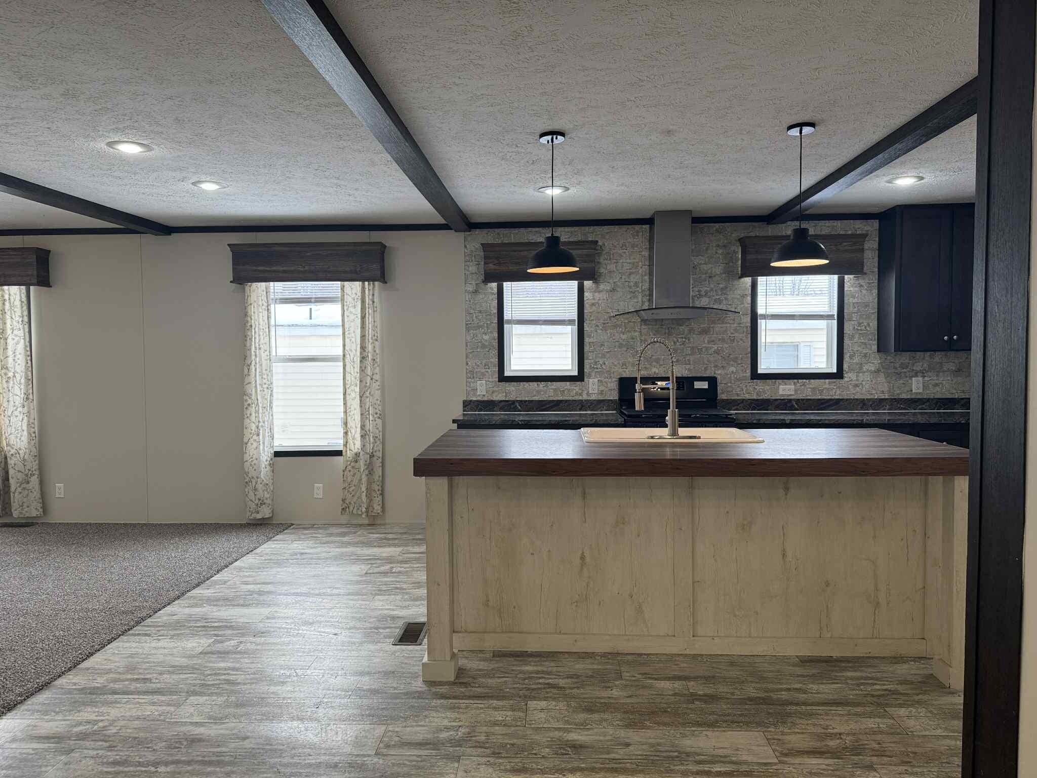 Building Photo - 48583 Pineview Dr