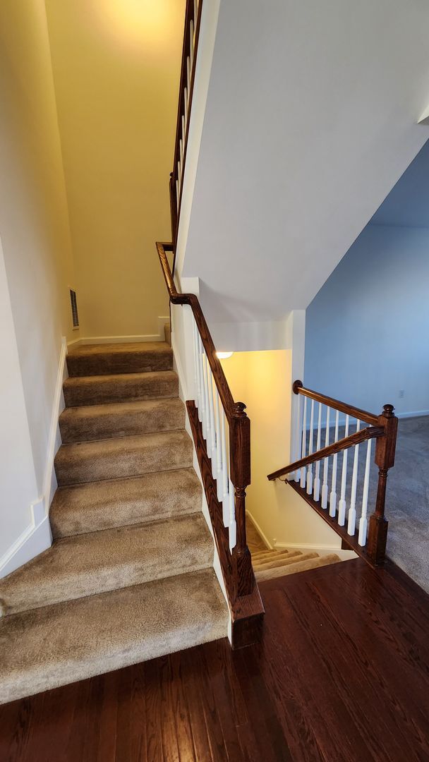 Building Photo - Spacious, Large, Luxury 3 Bedroom Townhous...