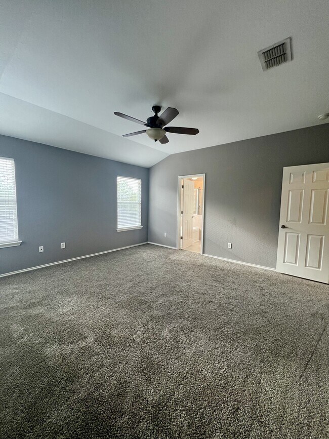 Building Photo - 9411 Rainbow Creek