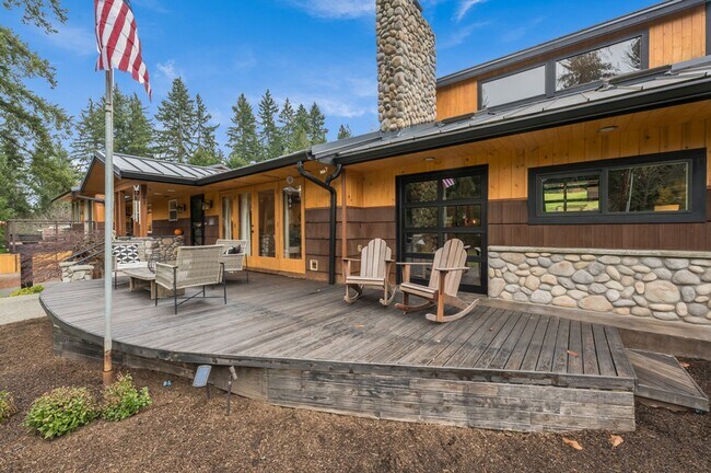 Building Photo - 5 Bedroom 3 Bathroom House With A Huge Yard