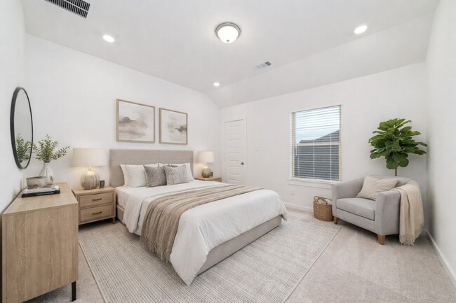 Building Photo - 1118 Elsinore Dr