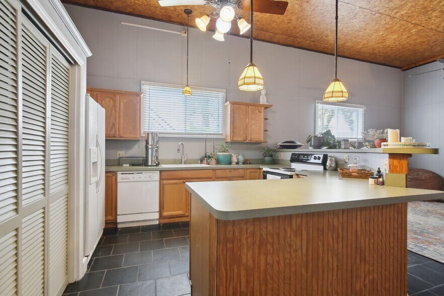 Building Photo - 116 Elmira Ave