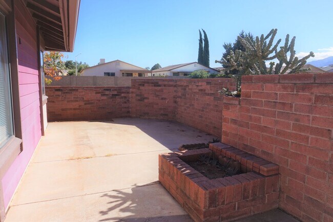 Building Photo - Corner Unit with large patio