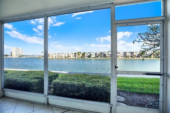 Building Photo - 7625 Sun Island Dr S