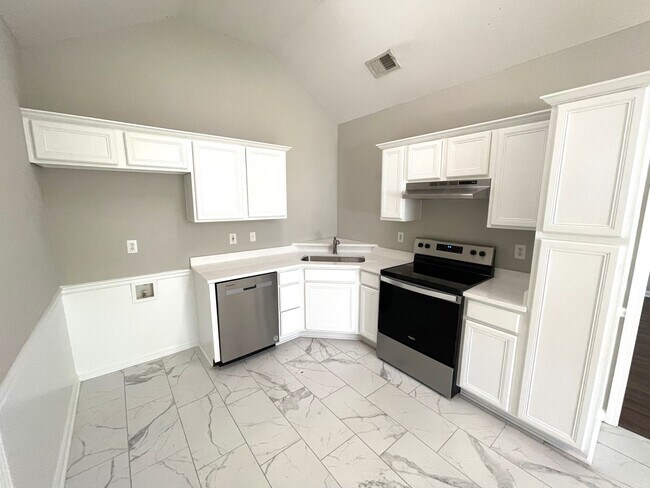 Building Photo - Newly Renovated 3br in East Athens, Available Mid June 2025
