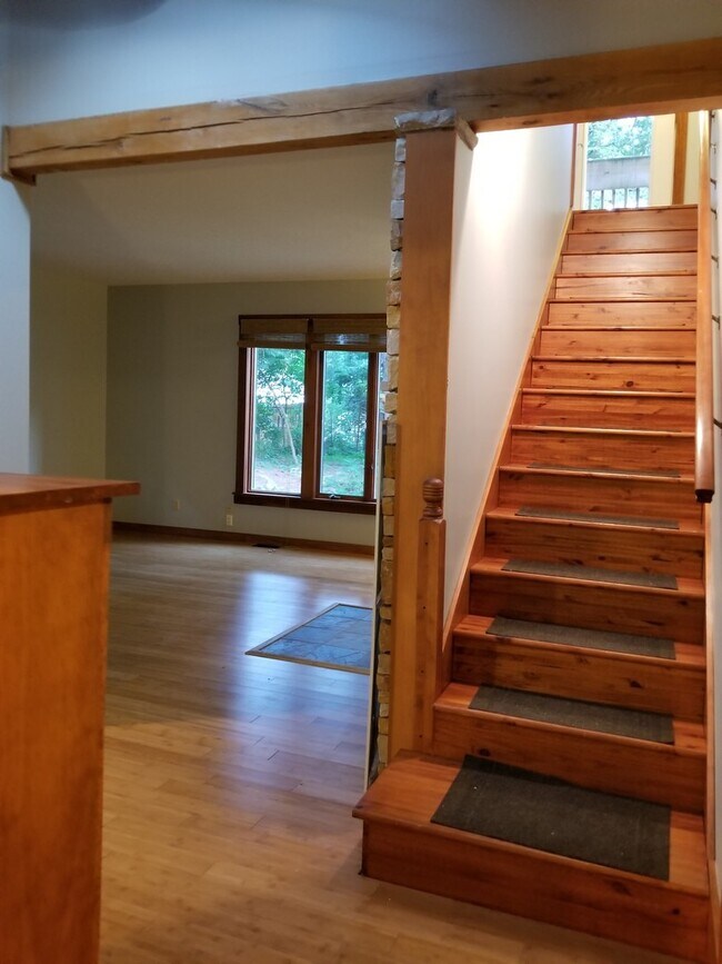 Building Photo - Great 3 bed 2 bath home!! AVAILABLE AUGUST 2027!