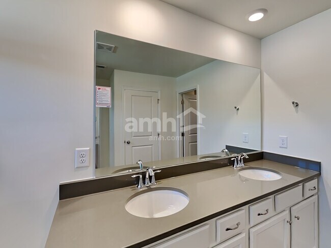 Building Photo - 788 Carnaby Ln