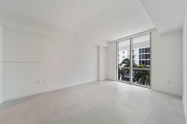 Building Photo - 2150 N Bayshore Dr