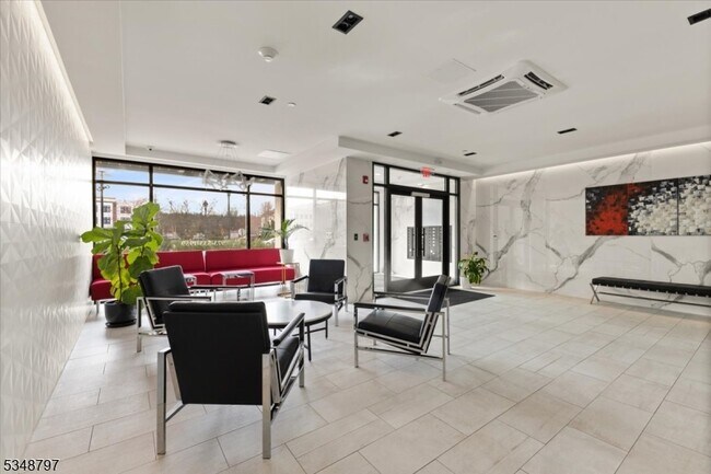 Building Photo - 450 Springfield Ave