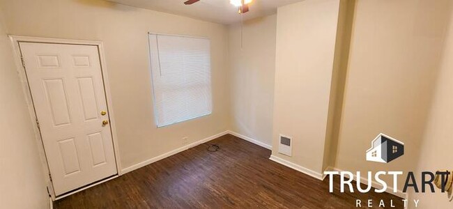 Building Photo - 3 bedroom house with backyard and basement.