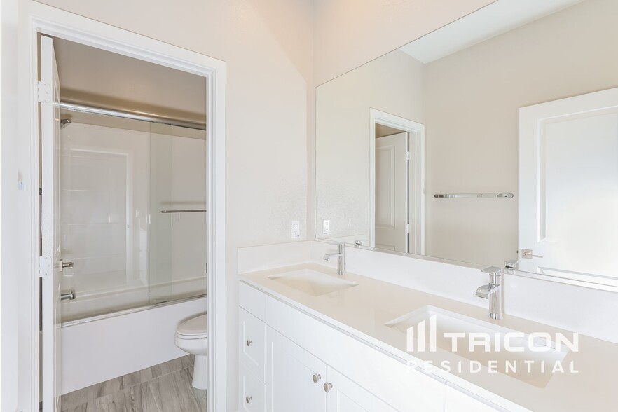 Building Photo - 24701 Tesoro Ct