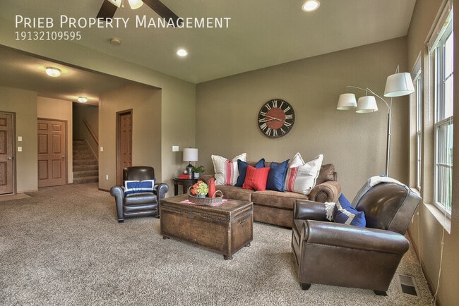 Building Photo - 902 S Woodson Ct