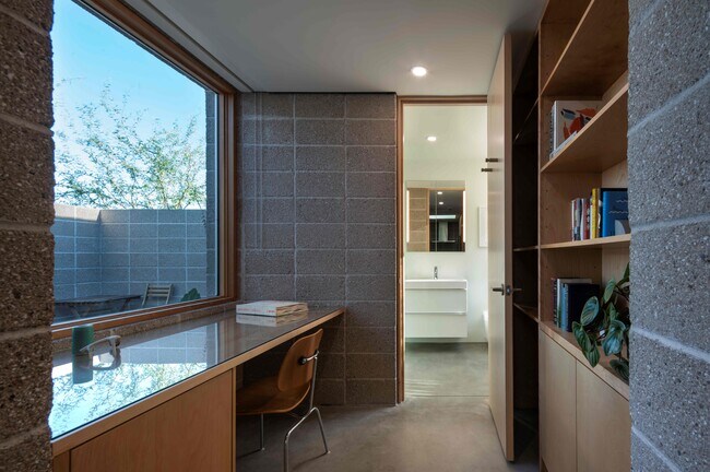 Building Photo - 1626 E Palm Ln