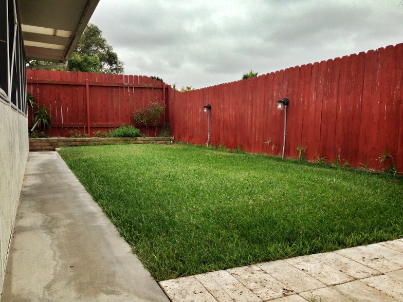 Building Photo - 3962 Mt Albertine Way