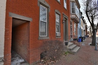 Building Photo - 562 Race St