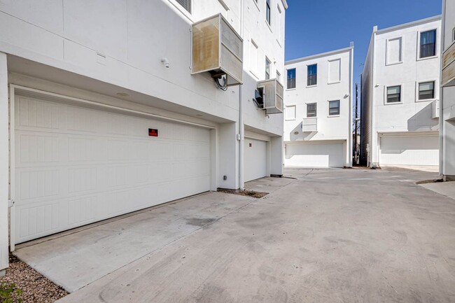 Building Photo - 144 N Cherry St