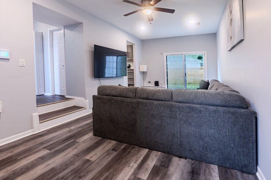 Livingroom - 2395 Yarmouth Ct