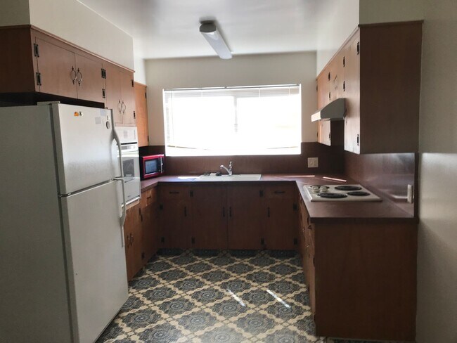 Building Photo - Great Home Near Cal Poly!