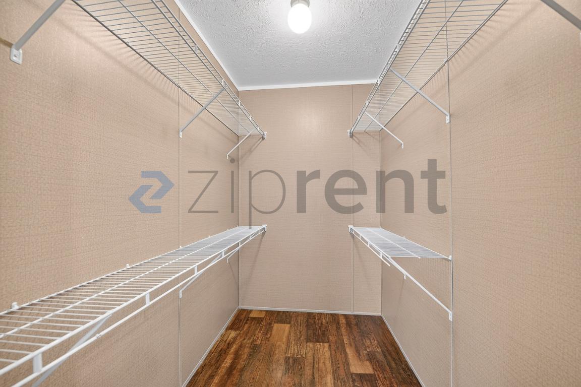 Building Photo - Unit A