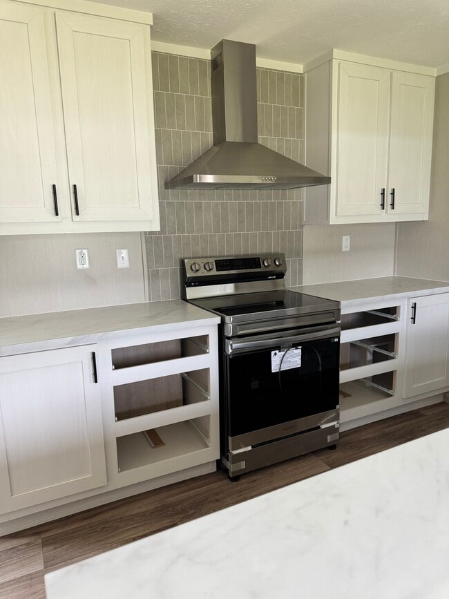 Primary Photo - 703 House St