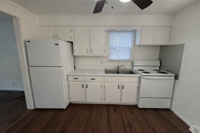 Building Photo - 501-503 River Road