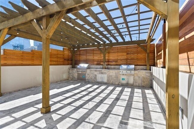 Building Photo - 3338 Peachtree Rd