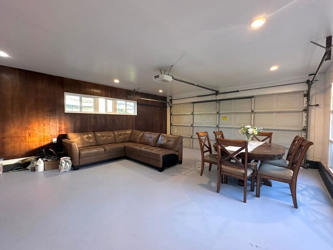 Building Photo - Beautiful 4 Bed / 3 Bath Home in Garden Grove For Rent