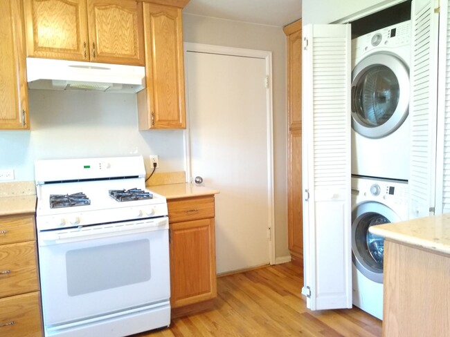 Building Photo - Park Hill 2 Bedroom 1 Bath Central Air! At...