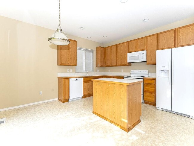Building Photo - 176 SE 43rd Ave