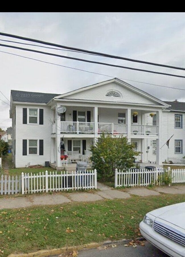 Building Photo - 321 Garfield St