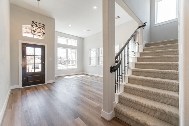 Building Photo - 2016 Woodland Park Ct