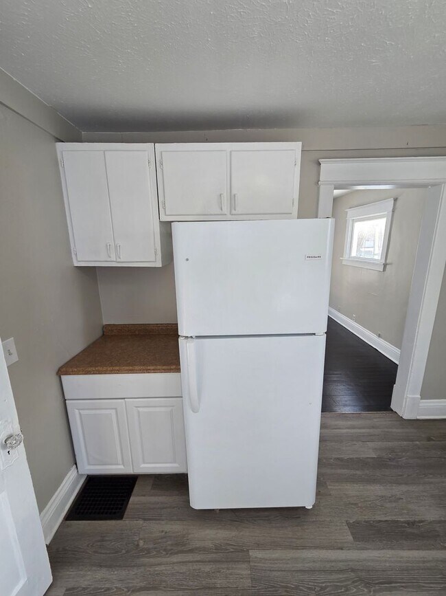 Building Photo - 2 bedroom, 1 bath house