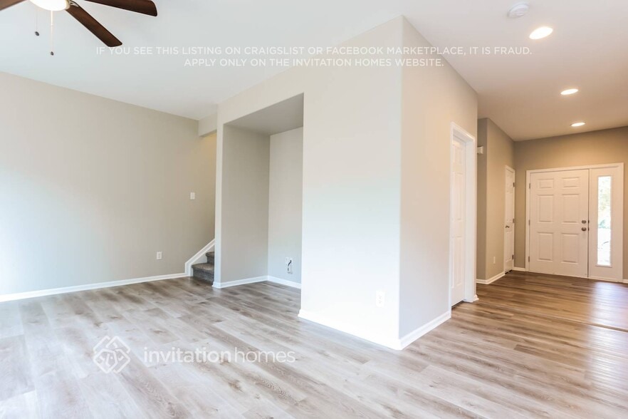 Building Photo - 16424 E 97th Ave