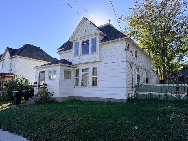 Primary Photo - 1414 W 14th St