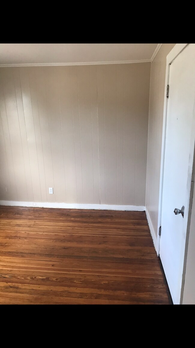 Beautiful Original Hardwood Floors - 800 Shelby Ave