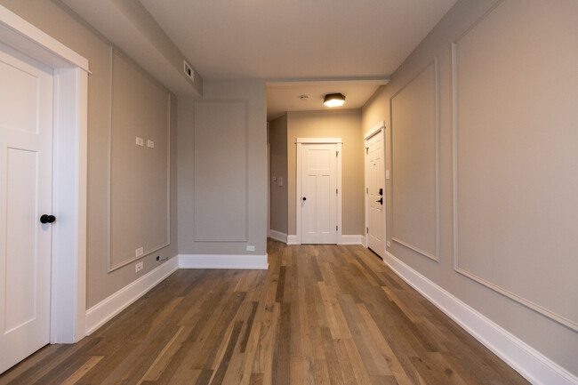 Building Photo - 3755 W Addison St