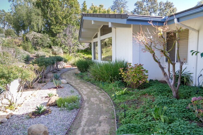 Building Photo - Well-Appointed Home in Desirable Mountain View School District